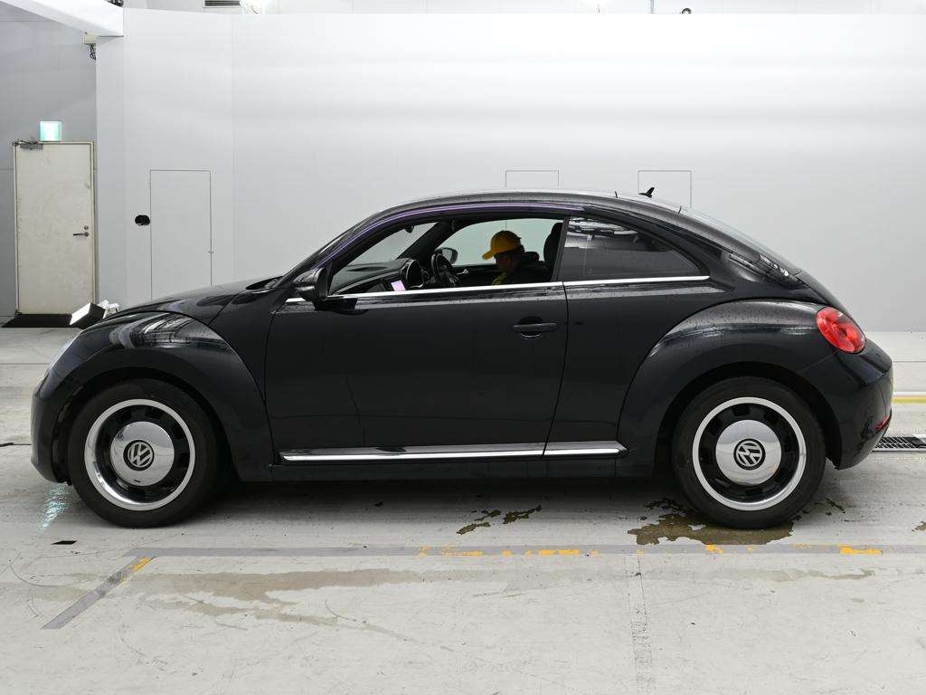 VOLKSWAGEN BEETLE