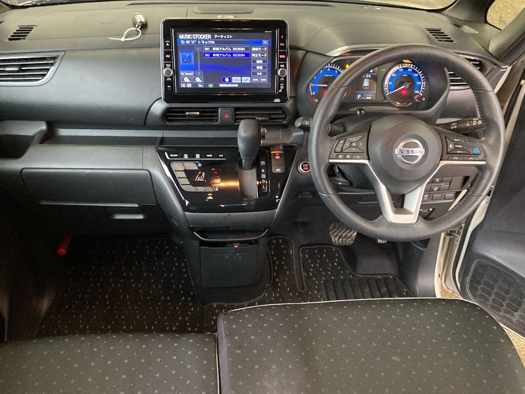 NISSAN ROOX