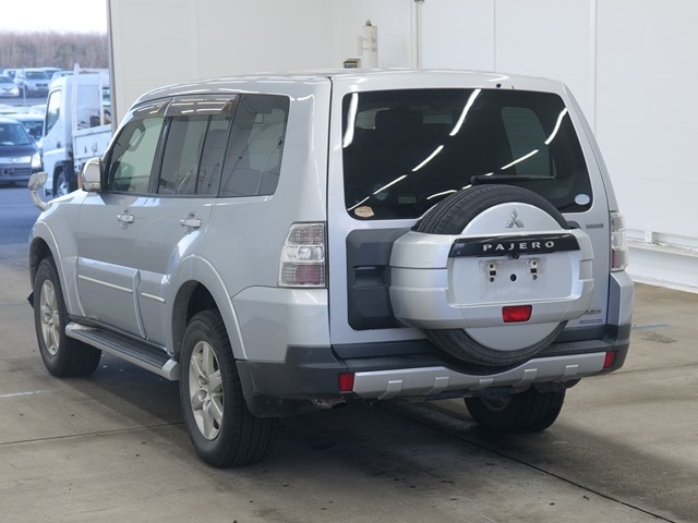 MITSUBISHI PAJERO