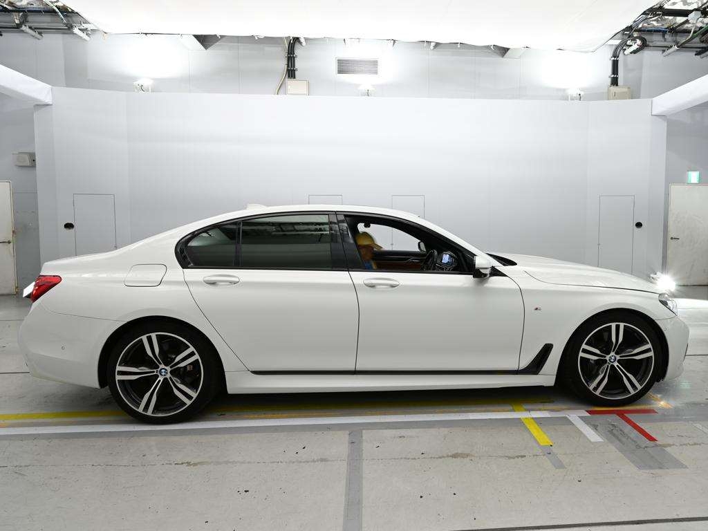 BMW 7-SERIES