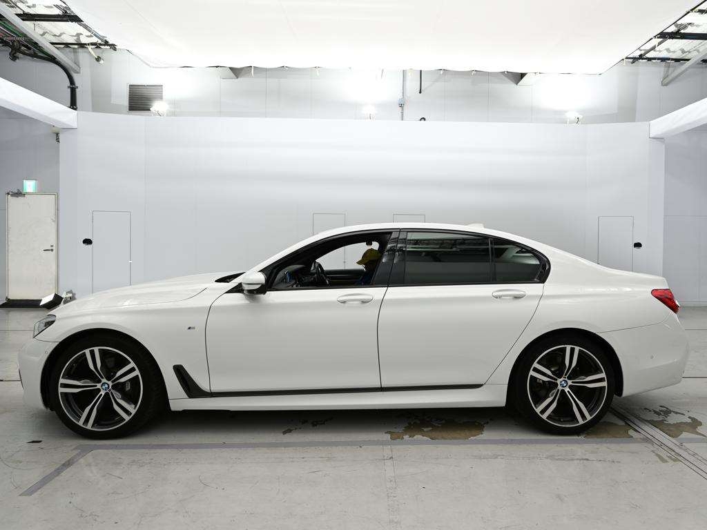 BMW 7-SERIES