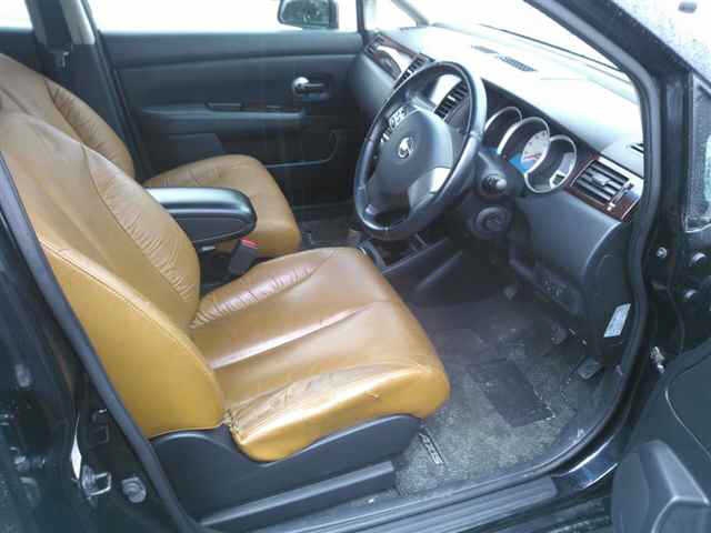 NISSAN TIIDA