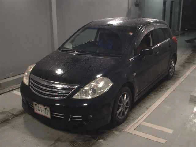 NISSAN TIIDA