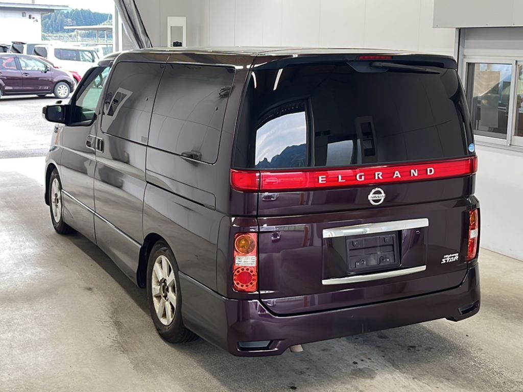 NISSAN ELGRAND