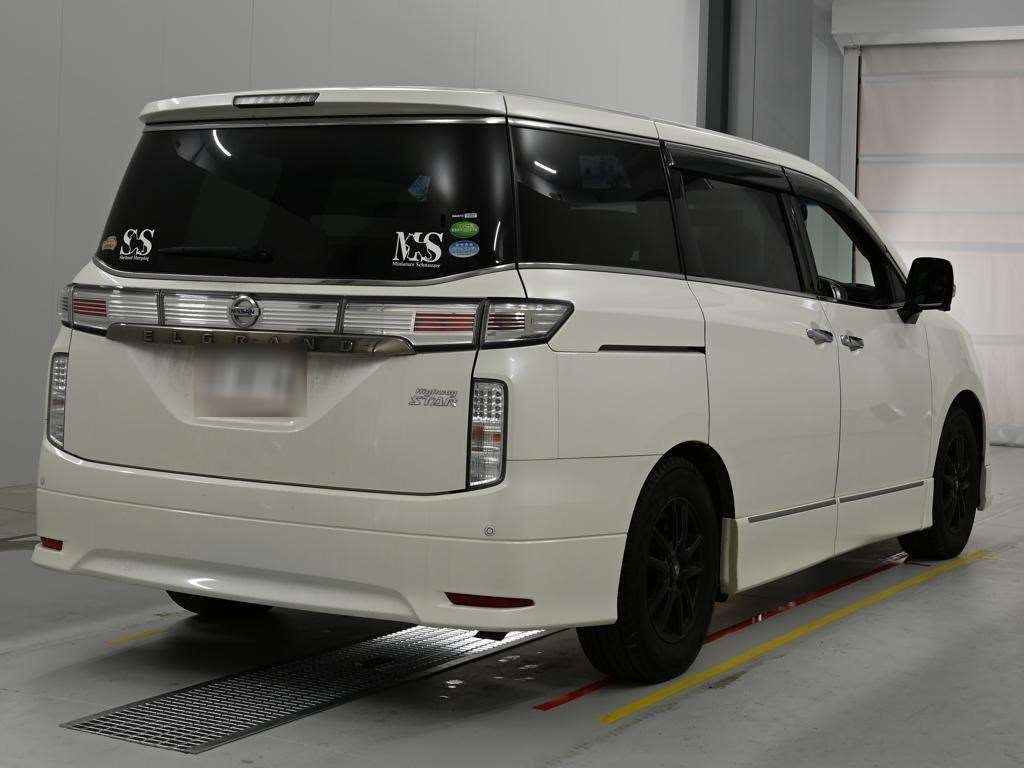 NISSAN ELGRAND