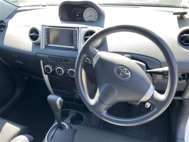 TOYOTA IST