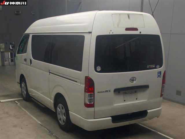 TOYOTA REGIUS ACE
