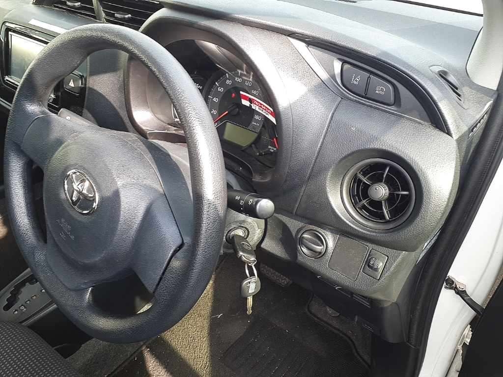 TOYOTA VITZ