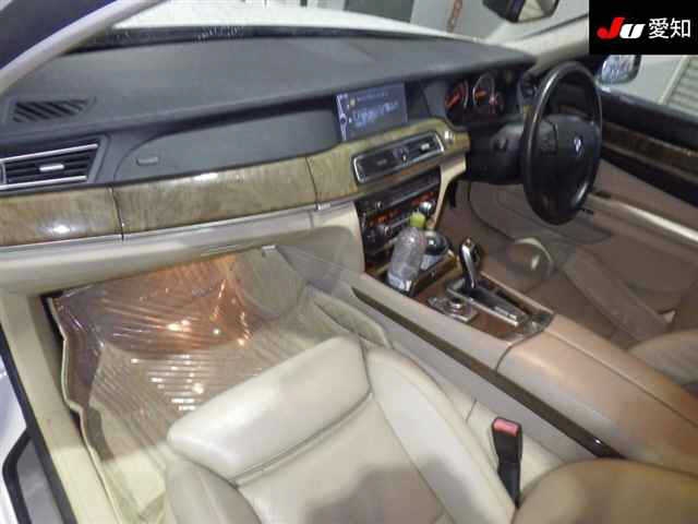 BMW 7-SERIES