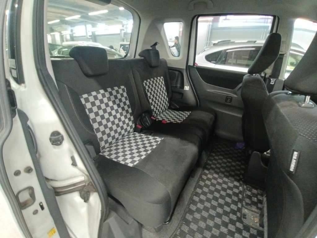MITSUBISHI DELICA D:2