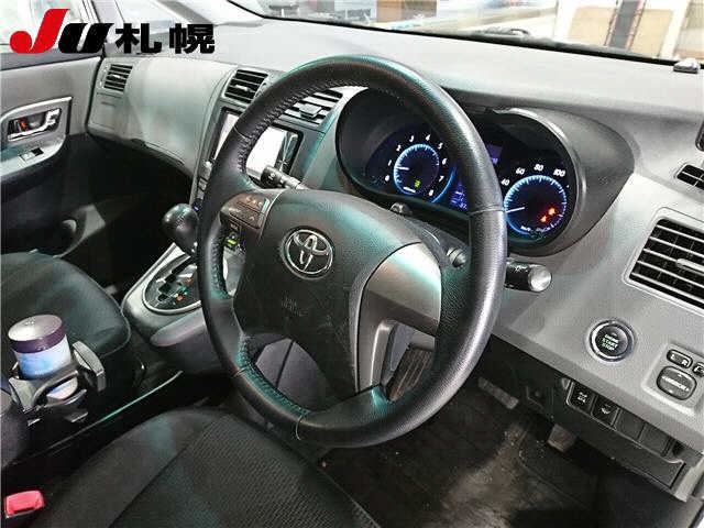 TOYOTA MARK X ZIO