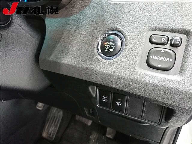 TOYOTA MARK X ZIO