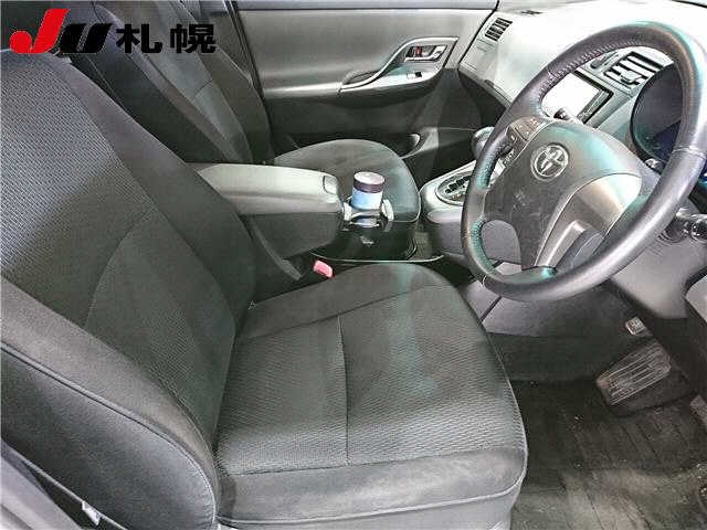 TOYOTA MARK X ZIO