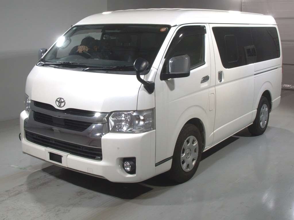 TOYOTA HIACE