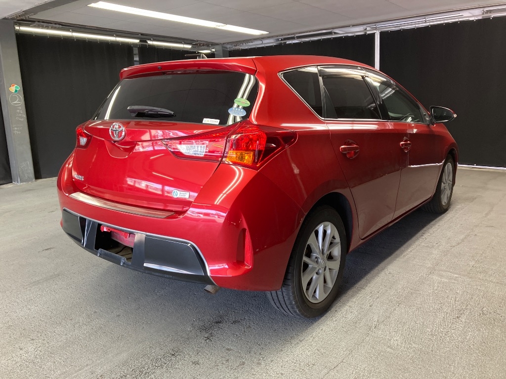 TOYOTA AURIS