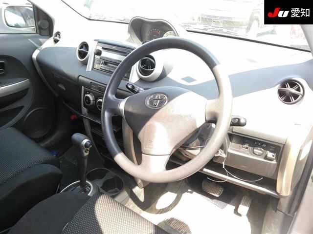 TOYOTA IST