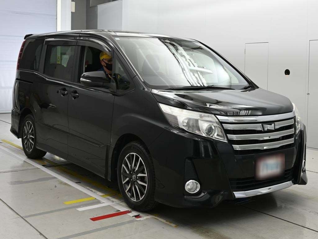 TOYOTA NOAH