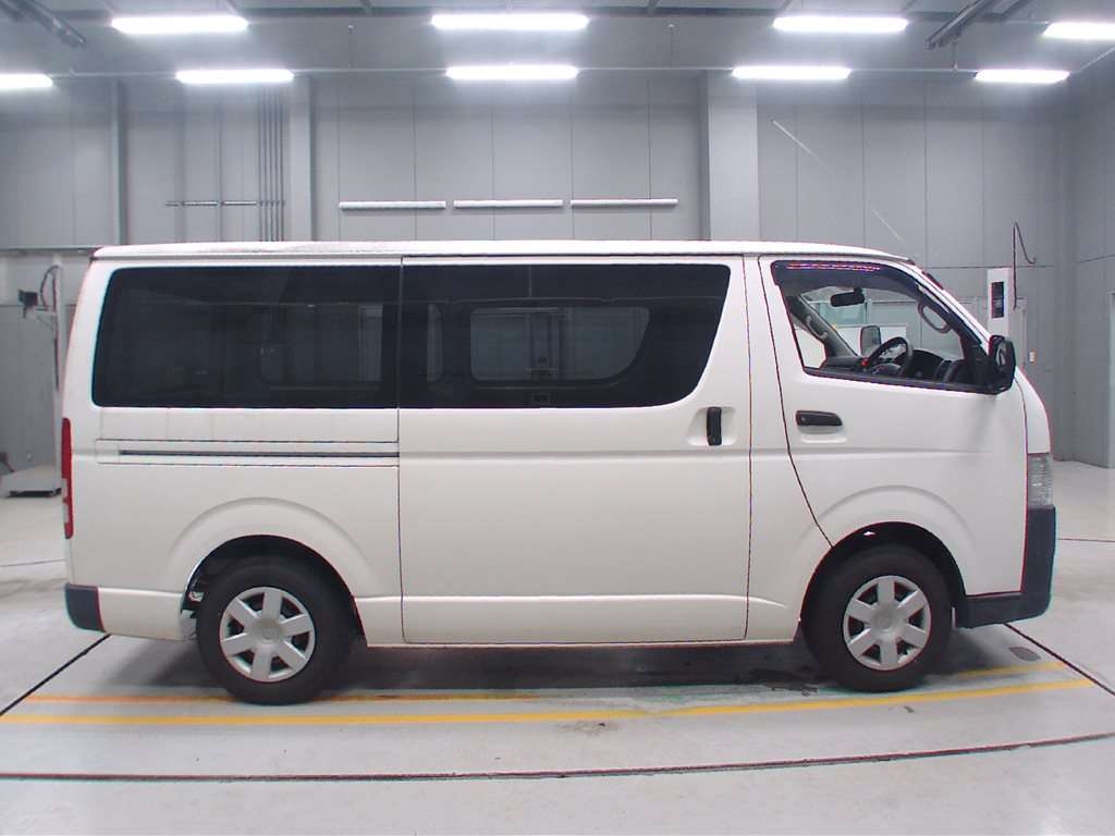 TOYOTA REGIUS ACE