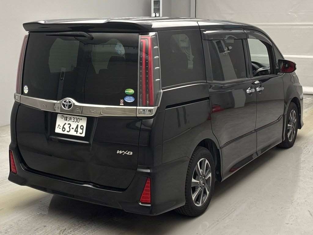 TOYOTA NOAH