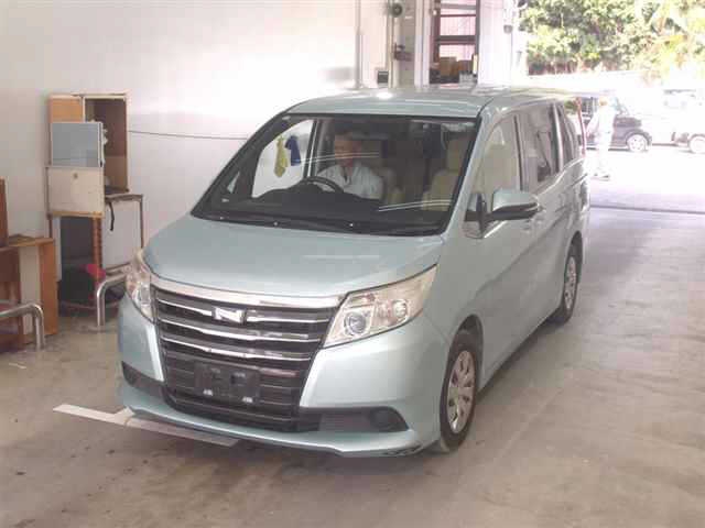 TOYOTA NOAH