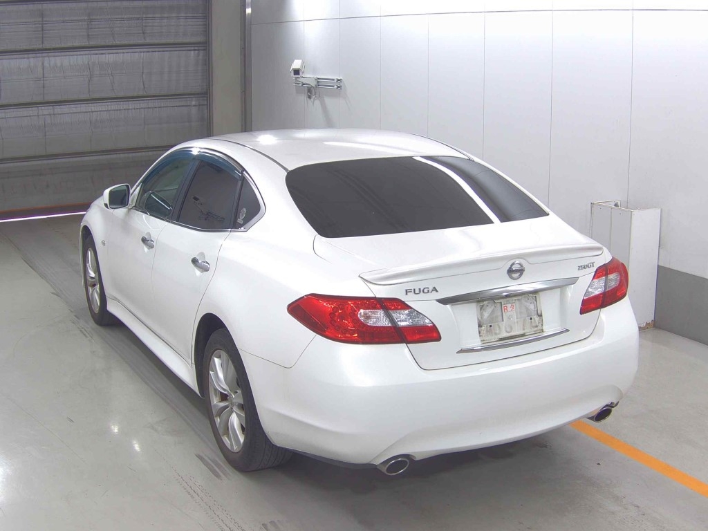 NISSAN FUGA