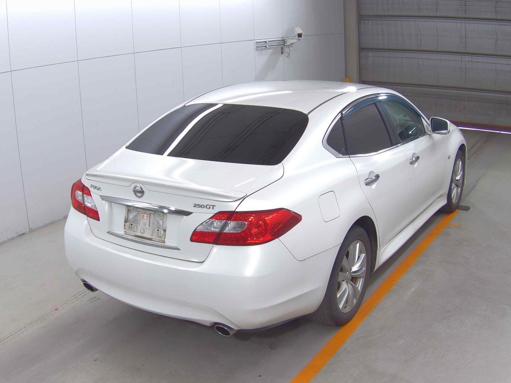 NISSAN FUGA