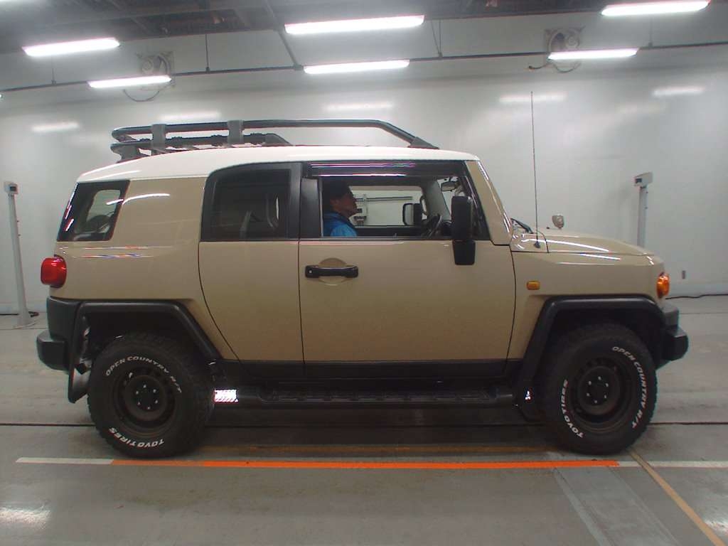 TOYOTA FJ CRUISER