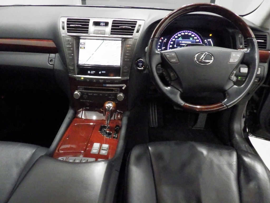LEXUS LS600H