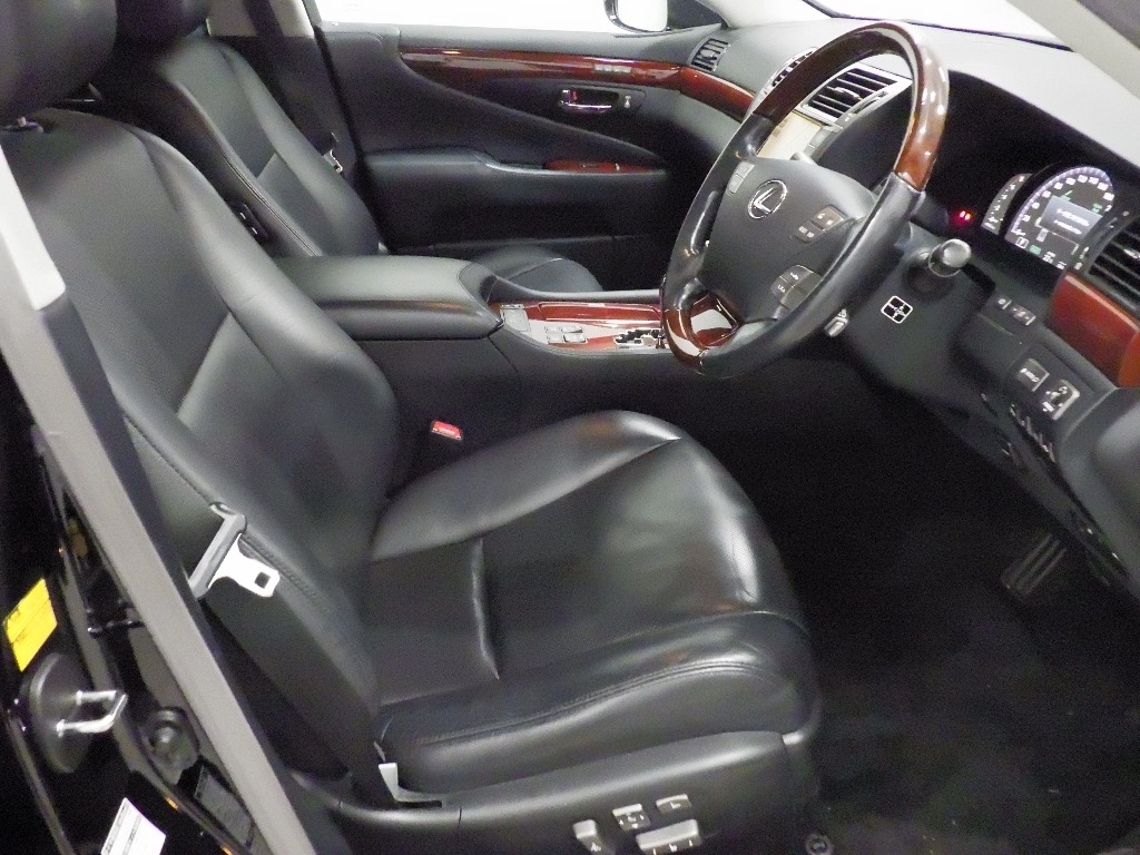 LEXUS LS600H