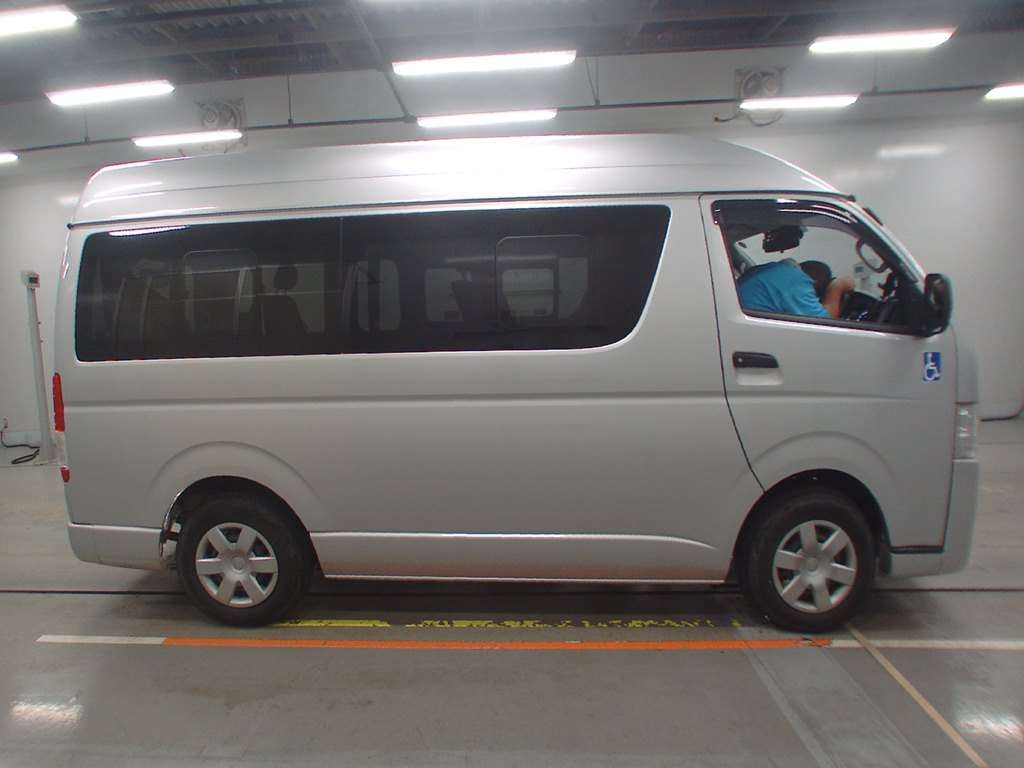 TOYOTA REGIUS ACE