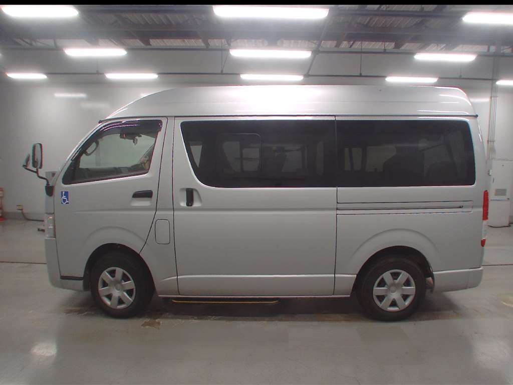TOYOTA REGIUS ACE