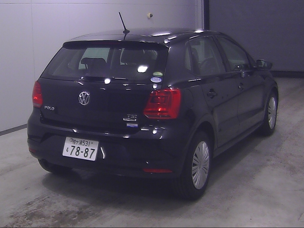 VOLKSWAGEN POLO