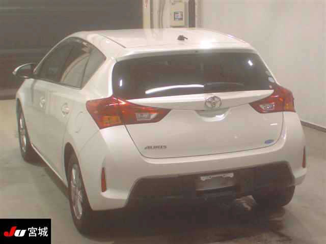 TOYOTA AURIS
