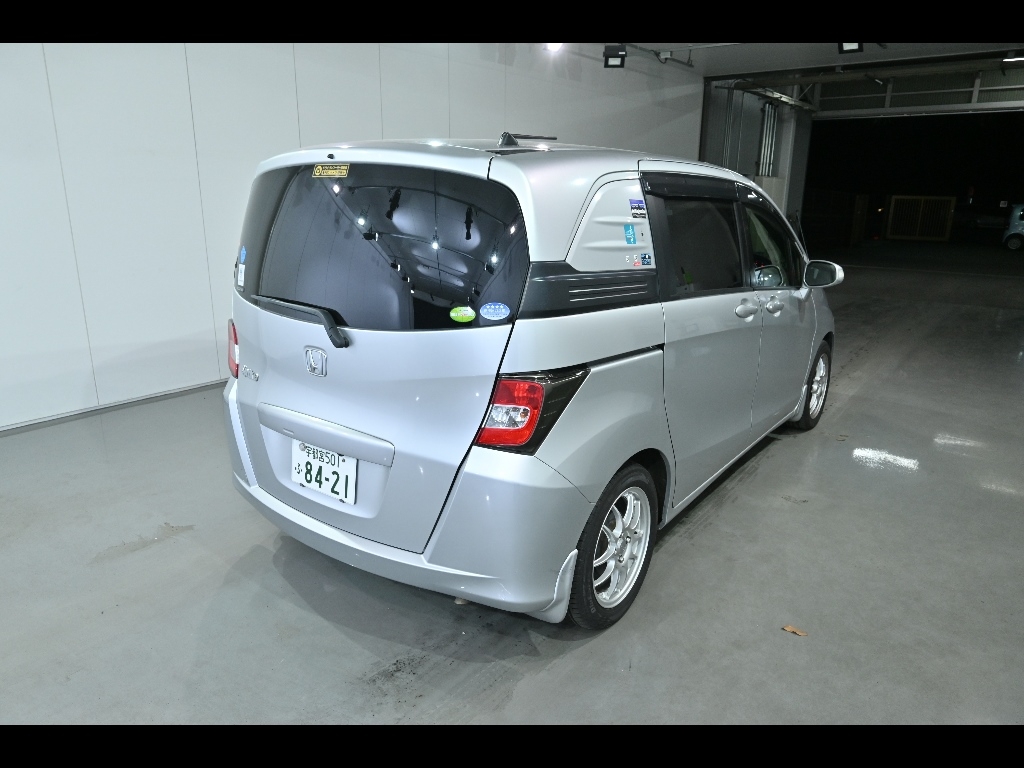HONDA FREED SPIKE