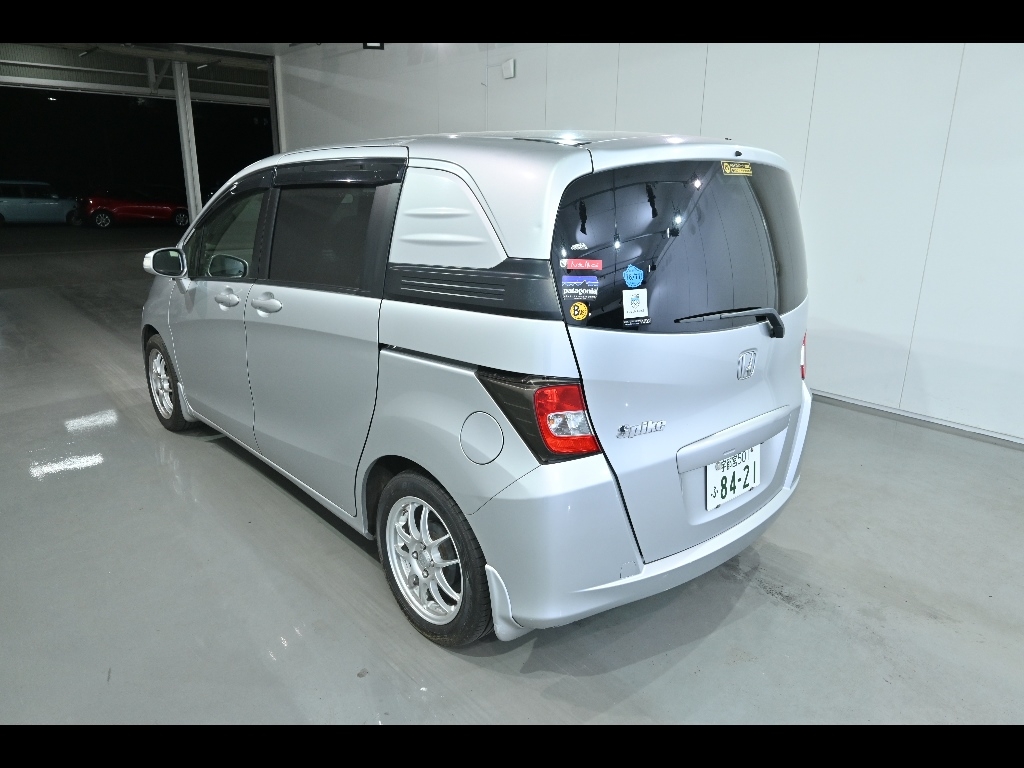 HONDA FREED SPIKE