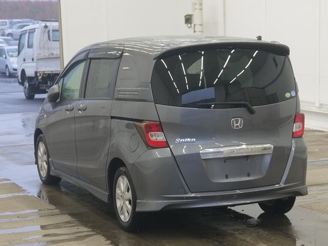HONDA FREED SPIKE