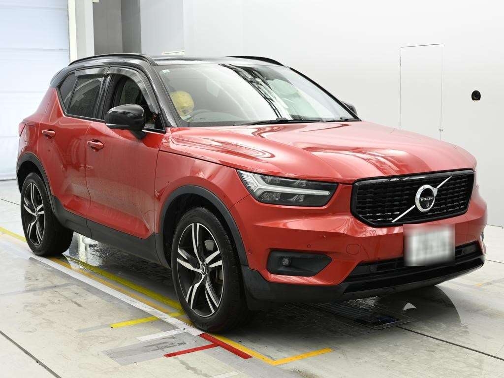 VOLVO XC40