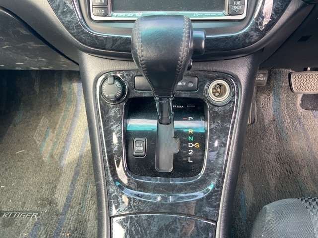 TOYOTA KLUGER V