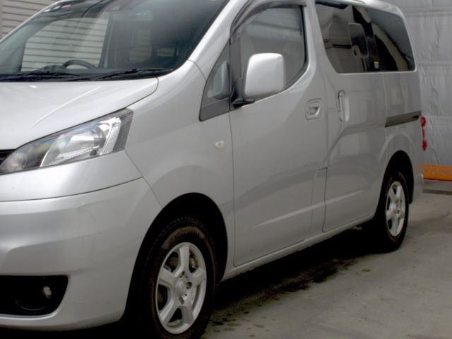 NISSAN NV200
