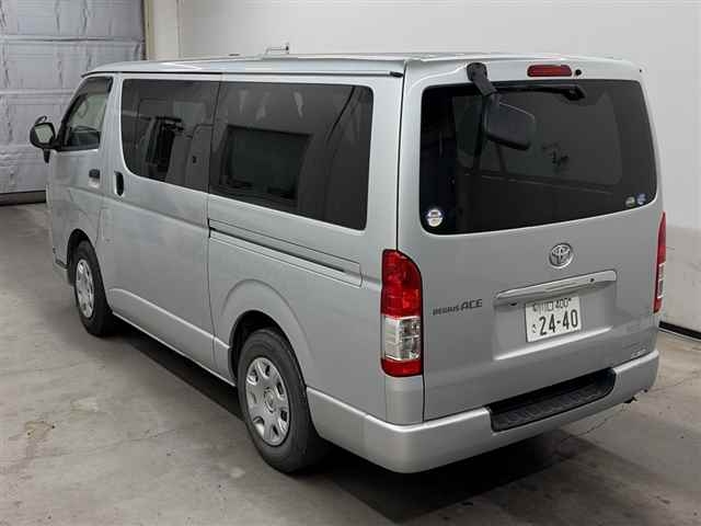TOYOTA REGIUS ACE