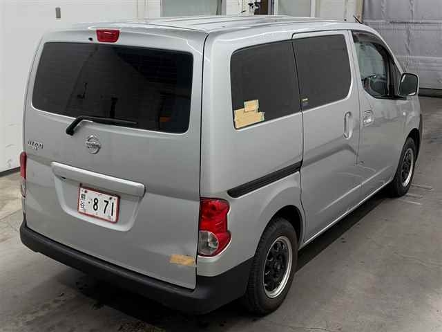 NISSAN NV200
