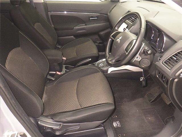 MITSUBISHI RVR