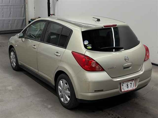 NISSAN TIIDA