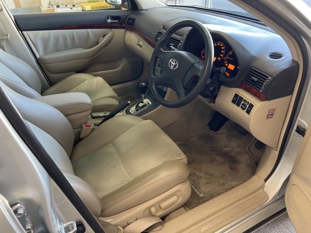 TOYOTA AVENSIS