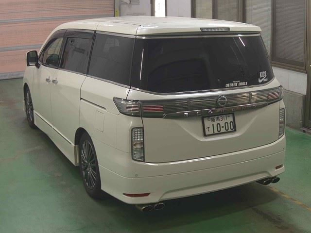 NISSAN ELGRAND
