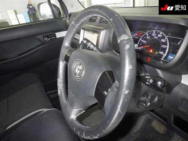 TOYOTA PIXIS SPACE
