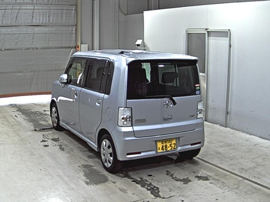 TOYOTA PIXIS SPACE