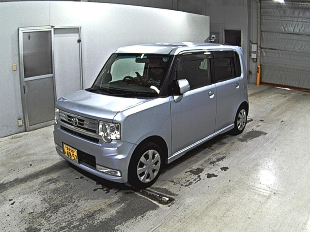TOYOTA PIXIS SPACE
