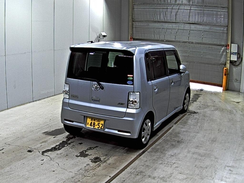 TOYOTA PIXIS SPACE