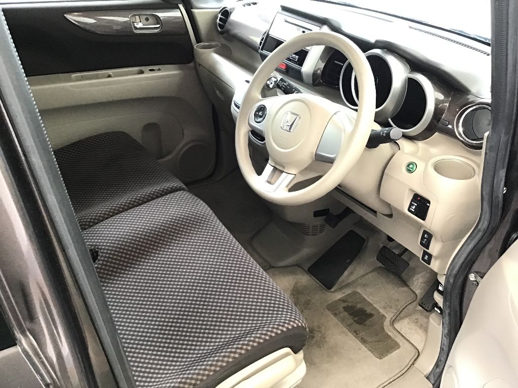 HONDA N-BOX+
